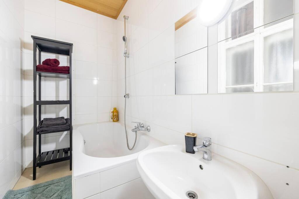 Charming Spacious Apartment Відень Екстер'єр фото